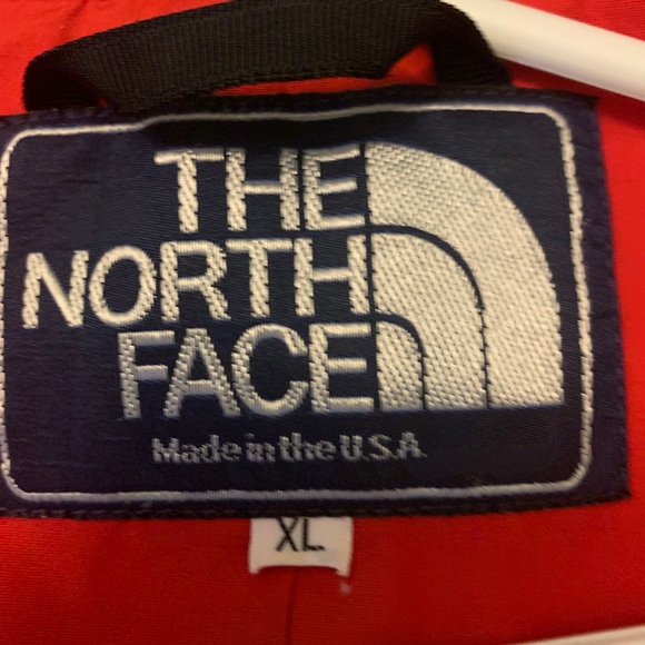 Men’s North Face Quilted Vest - Picture 4 of 8